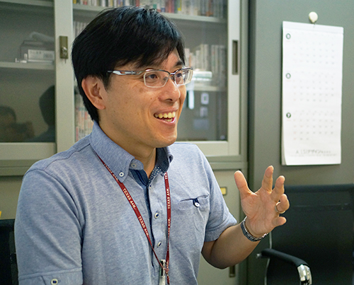 インタビューに答える石川氏