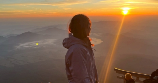 旅行や温泉に出掛けてのんびりと。
